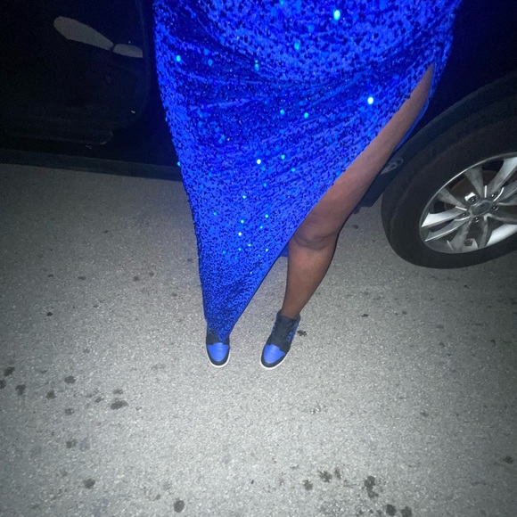 Gorgeous Royal Blue Sequin dress. - Picture 6 of 8